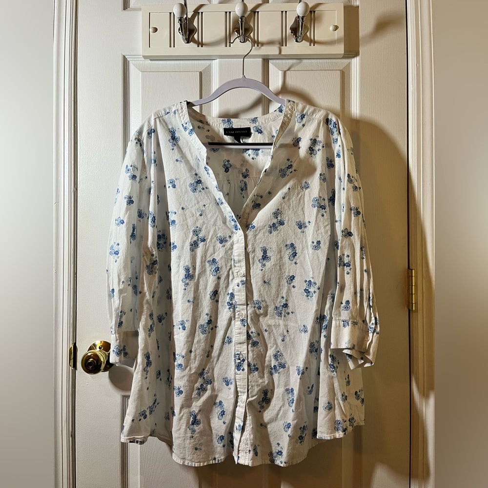 Lane Bryant Size 26/28 3/4 Sleeve Button-Down Shirt White With Blue Floral